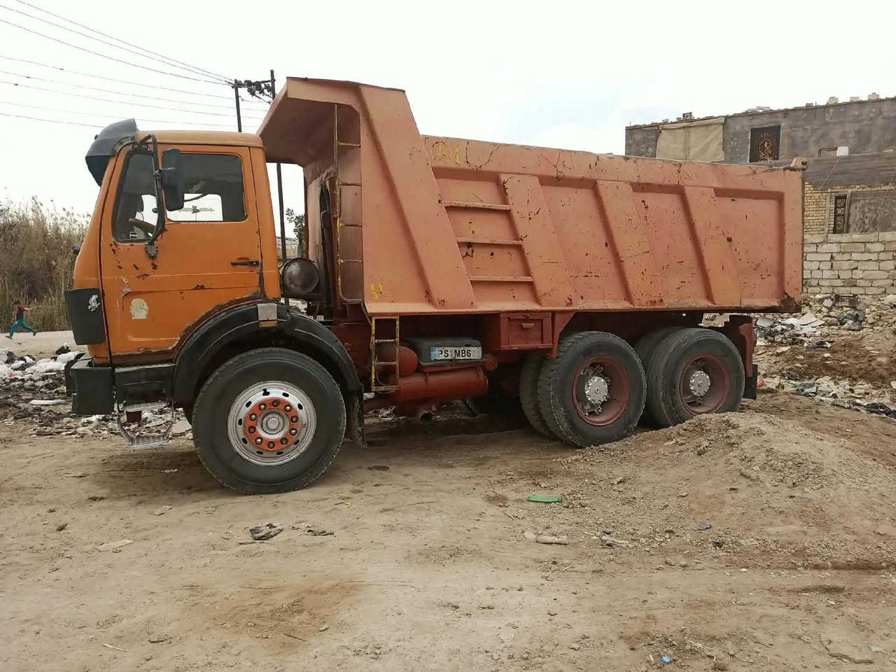 ***********
سلام عليكم للبيع البي بترة موديل ٧٥ قمارة مل ثمانينات نظيفه مكينة 25 محسن لا صرف ولا بخار مجموعة چيئف گير برميل 130 جديد رقم نينوى انكليزي تحويل مباشر شاصي ما مكفول تخم تاير 24  السعر الاستفسار ***********
