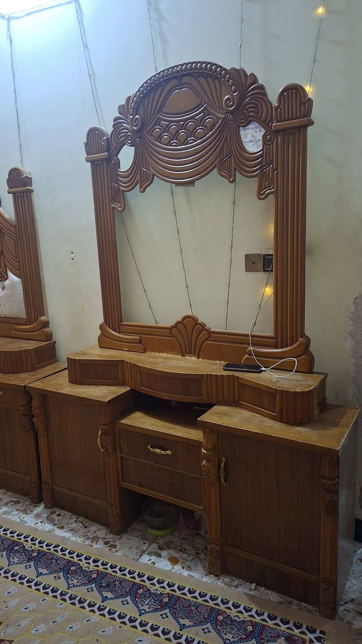 غرفة اخشاب لبيع سعرها ٧٥٠
***********

