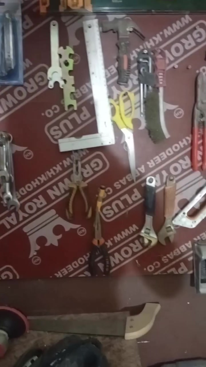 سلام عليكم حبايب تسكا أو عده كامله لبيع من كوسره ومن شار تخريم وفريز وضرباته مثل ما واح هواي غراض مال محل كامل بغداد تصال ***********
