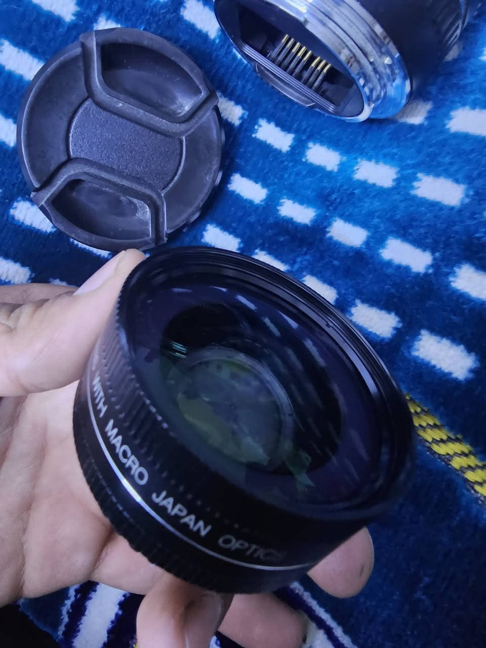 السلام عليكم هذني عدسات ما اعرف مال تليفون اوكامرة قيموهن حق الله مكاني بغداد الحسينية رقم ***********
