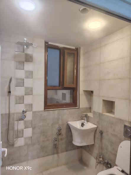 موجود بیت رکن, مقابل مجمع حکومي وليس اهالي, الزهور . يصلح شركه او معهد أو روضه... الخ، قریب على الحولي وهیت لاند.

البيت يتكون من: 

 ٤  غرف نوم, صاله عدد2, استقبال عدد ٢ 

صحیات عدد ٤, مطبخ عدد ٢،

بناء حديث

نظام دكتات مبرده

، تاسيس سبالت وتاسيس غاز

، تاسيس كاميرات تاسيس خط طاقه شمسيه وتاسيس انترنت

ساحة سیارات.. 

واجهه ركن 25 متر

الاستفسار: 

***********
