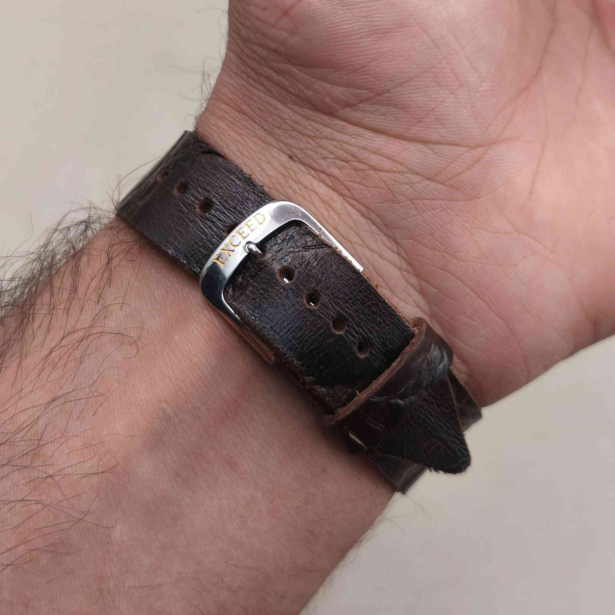 ▪️CITIZEN  EXCEED
ألى عُشاق التميُز 
ستزن أكسسيد من الاصدارات الاكثر شُهره 
حالة الساعة : 98%
تعمل بنظام الكوارتز الدقيق 
سير الساعة جلد طبيعي 
أكسسوار السير مُختم [EXCEED] 
الساعة مُقاومه لرذاذ الماء 
مُقاومه للمغنطه الى حد 4800
رقم الموديل : 0330-C30447 TA 
رقم التسلسلي الخاص بالساعة : 240050
كود التصنيع : GN-0-S
الصنع : JAPAN 🎌
الابعاد : 25*35 mm
الماكنه مُختمه citizen
تحتوي الماكنه على 7 احجار
سعر الساعة داخل موقع LONG'S FINE [340$]


**إذا كنت صاحب هذا الإعلان وتريد حذفه لأي سبب، رجاءا أرسل رسالة إلى الدعم الفني**