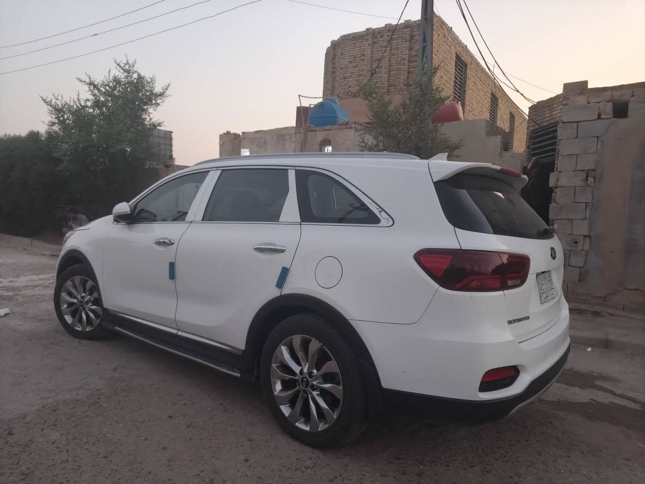 السلام عليكم سياره للبيع سورنتو2018شكل 20رقم بغداد تحويل مباشر فول مواصفات بانوراما سايد بريك بصمه دوسات بلاديه بيها بارد قليل وصبغ كد شبر بل بنيد والباقي مكفول محرك6سلندر 7راكب السعر بـ205وبيها مجال العنوان ميسان كميت رقم الاتصال***********
