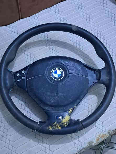 سلام عليكم عندي ستيرن BMW صقر نضيف كلشي ماناقصه بي بس التحكم بل الجهه الثانيه مكسرات الباقي كله نضيف السعر 275 وبي مجال العنوان السماوه الوركا رقم الهاتف ***********
