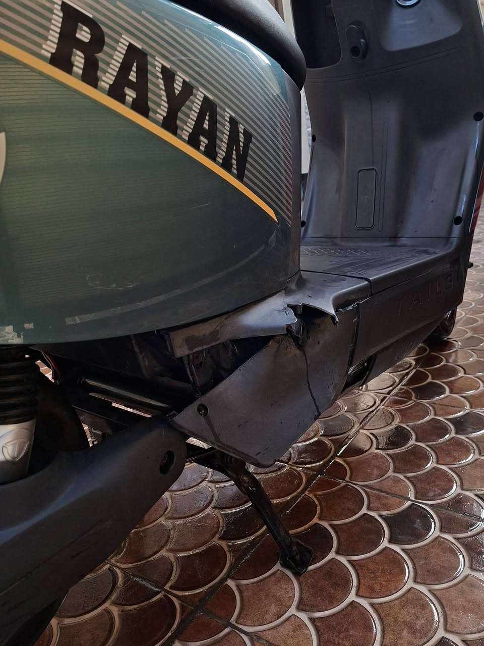 السلام عليكمالسلام عليكم
دراجة ريان نوع تسلا c
6 بطاريات
الدراجة جديدة كلش صار 4 اشهر من طلعتها من الشركة بيها بس كسر بسيط مثل موضح بالصورة
السعر 700 الف و بيها مجال
الي يدور دراجة جديدة وبسعر مناسب المكان حي الاعلام
هذا الرقم *********** اتصل عليه وبيك وتدلل
