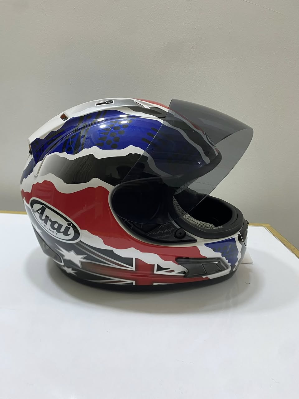 خوذة Arai اراي اصليه خوذة مريحة كلش وحلوة جديدة غير مستخدمة سعره 110مع توصيل وبيهة مجال


**إذا كنت صاحب هذا الإعلان وتريد حذفه لأي سبب، رجاءا أرسل رسالة إلى الدعم الفني**