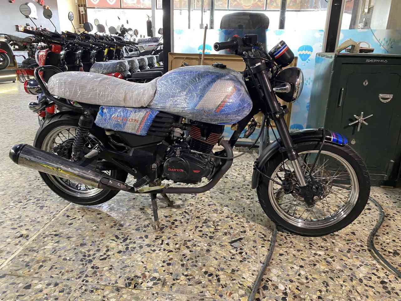 سلام عليكم دايون لأتي أوراق اسكنر مديل 21 داجه انضف من الصور مكينه 200cc السعر900 وبيها مجال حك جيه 
رقم مبايل ***********
