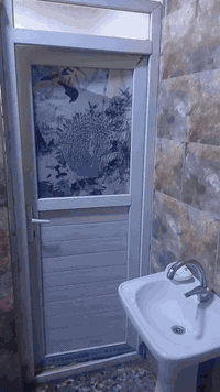 نص قطعة للبيع  بناء حديث طابقين ونص 
قطاع ٦٢ مقابل مصرف الكيارة قريبة للشارع 
للإستفسار ***********
السعر 170
