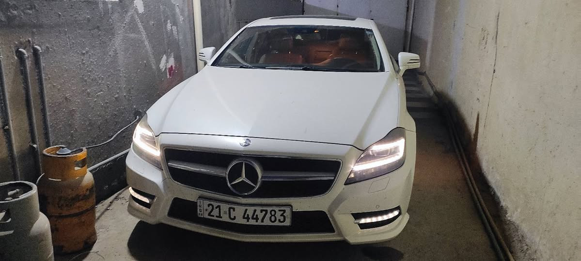 السلام عليكم 
📣 للبيع: مرسيدس-بنز CLS 350
موديل 2012
المحرك: 6 سيلندر (V6) بسعة 3.5 لتر
ناقل الحركة: أوتوماتيك 7 سرعات (7G-TRONIC PLUS) مع تبديل من المقود (شفتات)
الممشى (العداد):151 الف ميل
السيارة وارد خليجي مكفولة
المواصفات الداخلية: [فتحة سقف، كراسي جلد كهرباء مع ذاكرة، شاشة، حساسات أمامية وخلفية، كاميرا ،بردة خلفية]
📞 للتواصل والاستفسار (واتساب أو اتصال)***********
السعر شدتين قفل 
📍 مكان السيارة بابل
