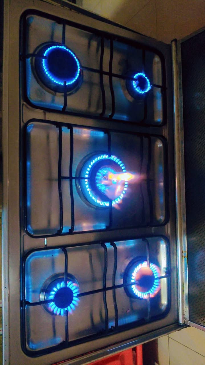 السلام عليكم طباخ كريازي مصري درجه الباب الاول اولى 5 عيون الفرن شغال بي بس الجامه فالته السعر ب200الف    مكاني الشعب ***********للاستفسار
