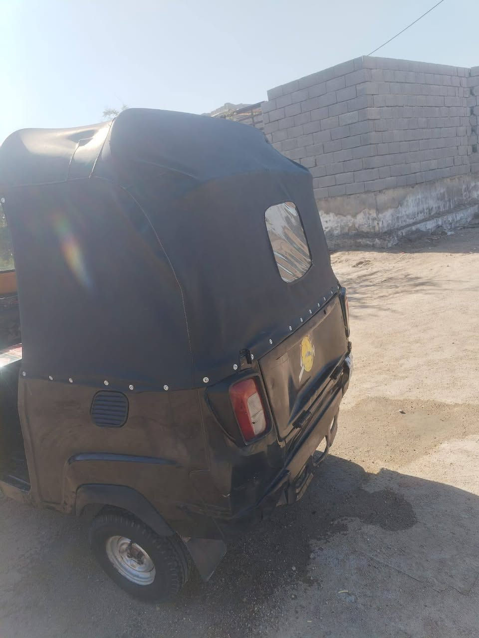 سلام عليكم شباب تكتك بياجو محور تي في اس مديل 2019 طالعه ب 2021 مجفت تجفيت شركه تكتك ما تعبانه بس للبيت مخلينه سعر تلاثه ونص وبيه مجال حك جيه العنوان البصره كرمه علي ***********
