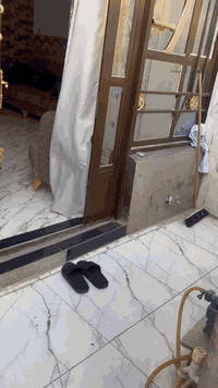 السلام عليكم بيت للبيع المساحه 100متر المنطقه الزراعي السده        الاتصال ***********
