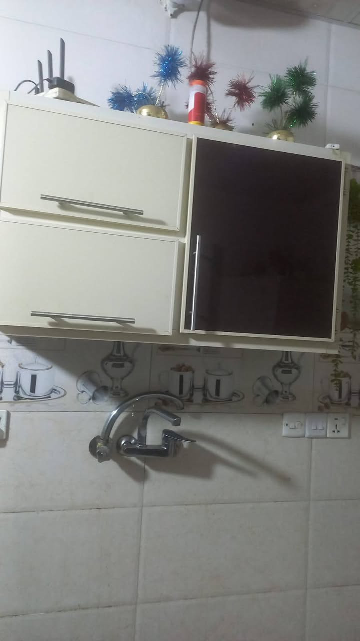 للبيع كنتور بابين وميز وملحق كاونتر للبيع وبعد عندي نواعم *********** الشراي ياخذهم كلهن بسعر مناسب
