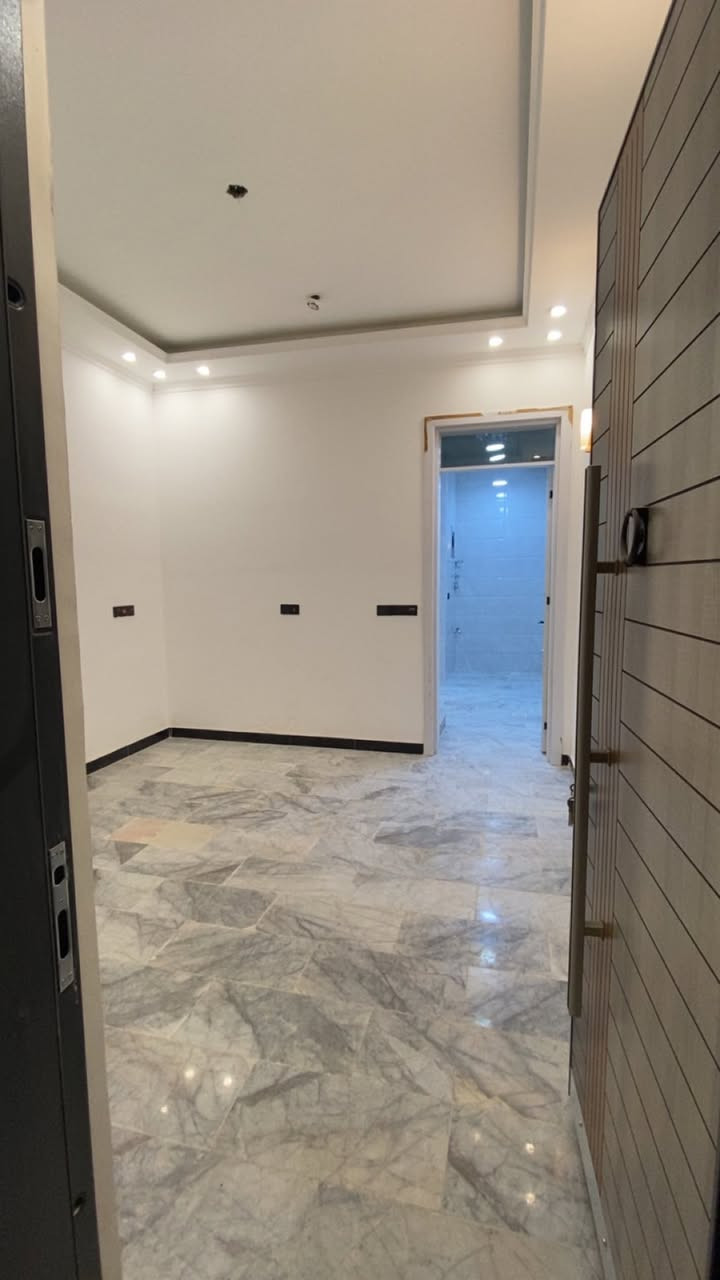 يالله
مشتملات 40م تونات للبيع
الواجهة 4 والنزال 10
يحتوي على استقبال ومطبخ وخدمات
والطابق الثاني غرفتين نوم
والطابق الثالث غرفة نوم وسطح
📍العنوان : حي اور منطقة الـ300

للأستفسار مكتب ارض الخيرات 
***********
***********
