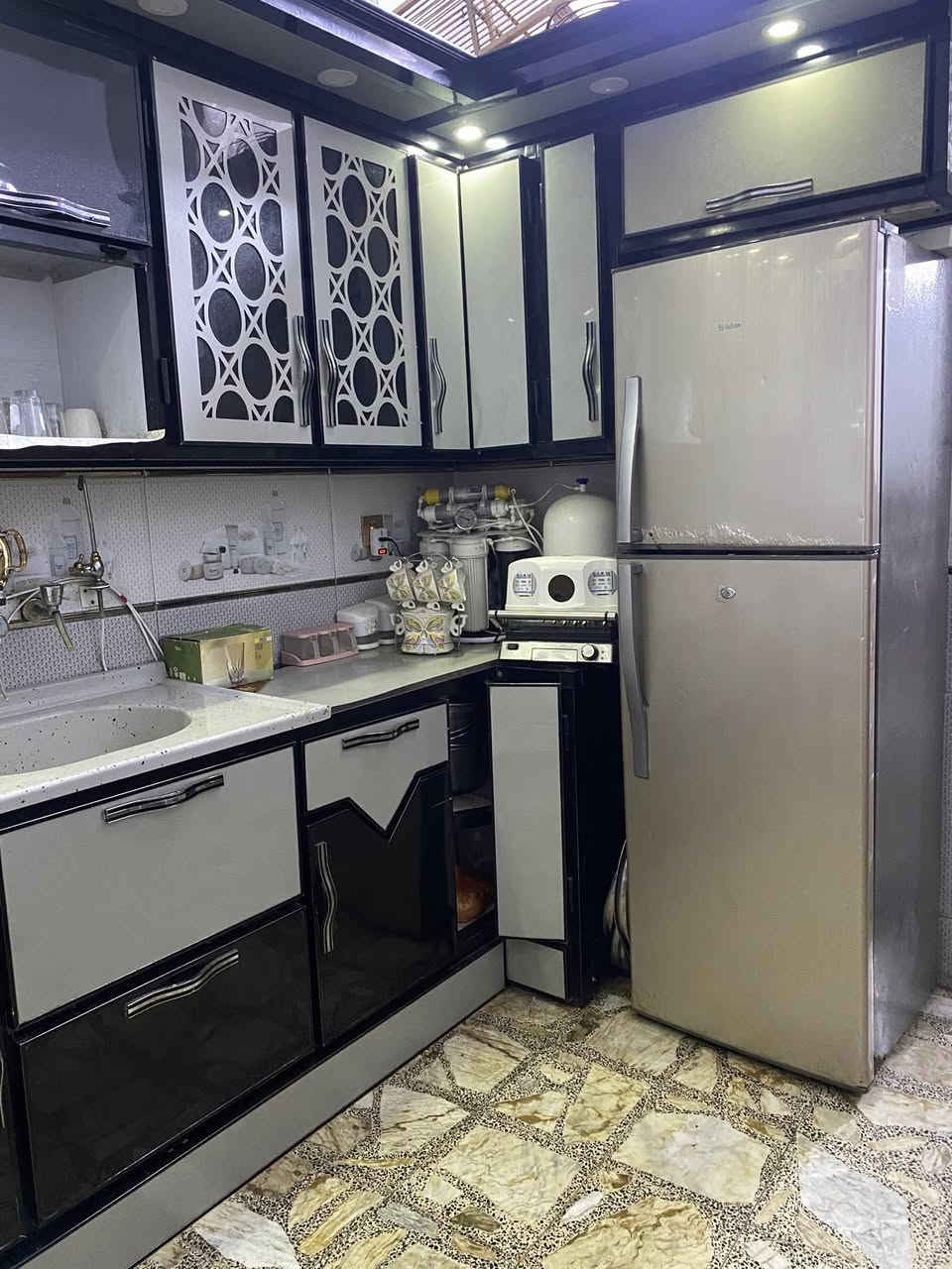 للبيع
كاونتر pvc نظيف جدا تفصال 
القياس عرض ٣ متر مع الملحق بنفس القياس
وجوانب كل جهة ١ متر
حوض السنگ مرمر 1.5cm
المكان النجف شارع المطار 
السعر ٥٠٠ الف
***********
