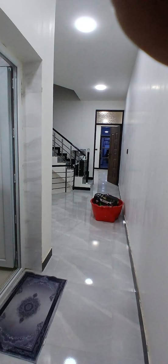 السلام عليكم دار للبيع ٧٧ م
الموقع بغداد الدوره زراعي طوكان بين شارع ستين والصحه 
يحتوي على ٣ نوم وصاله  ومطبخ حولي وخدمات عدد ٢ وبتونه وسطحين جاهز للسكن 
بناء ٢٠٢٥ واجه ٤.٥ ونزال ١٧ مع إقرار محكمه للمشتري 
السعر ١٢٠ 
للتواصل والاستفسار الاتصال على 
***********
*********** متوفر واتس
