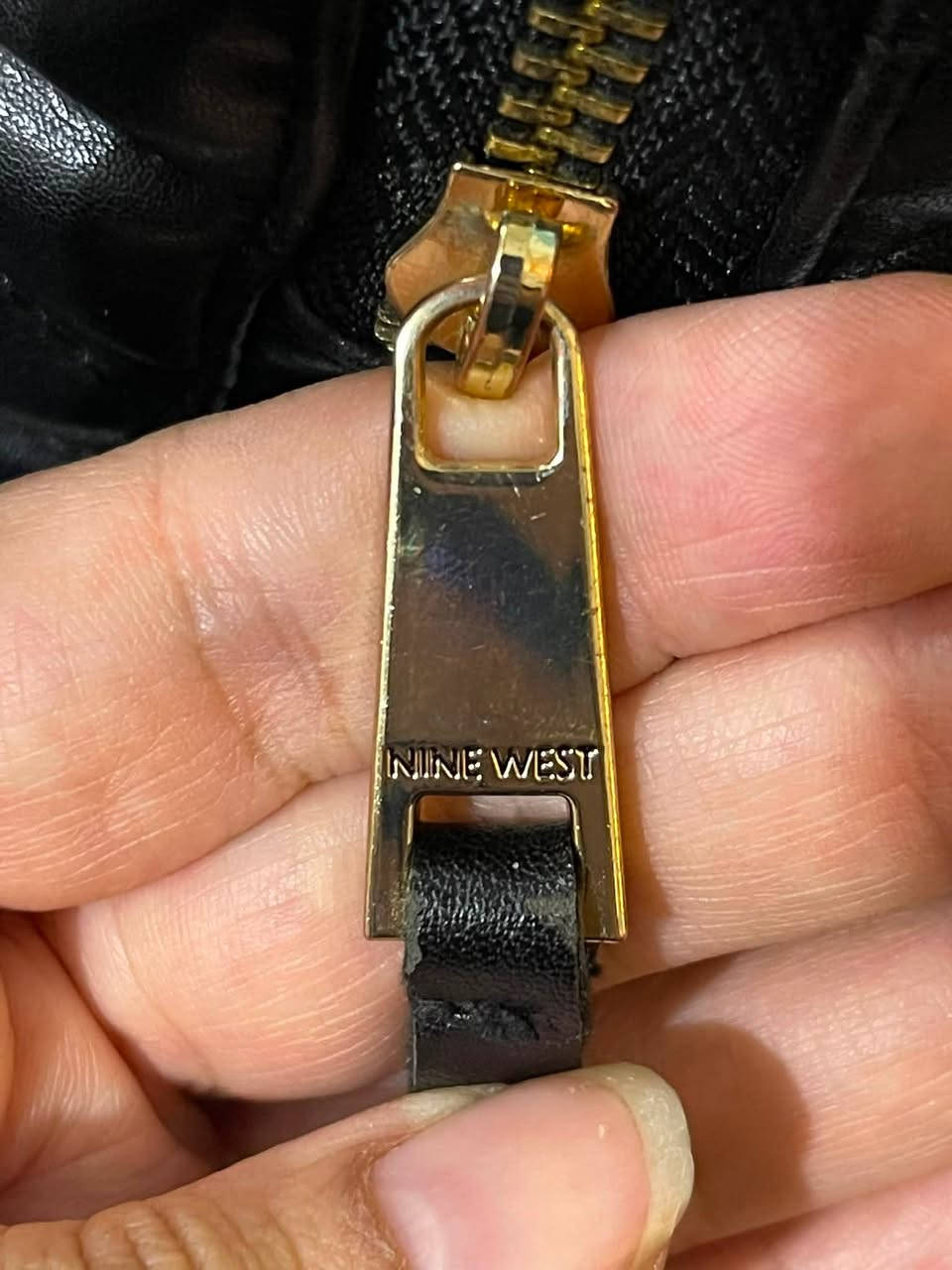 جنطة ماركة Nine West صنع في نيويورك جلد طبيعي جري نظيفه كولش سعرها ب٢٠ الف


**إذا كنت صاحب هذا الإعلان وتريد حذفه لأي سبب، رجاءا أرسل رسالة إلى الدعم الفني**