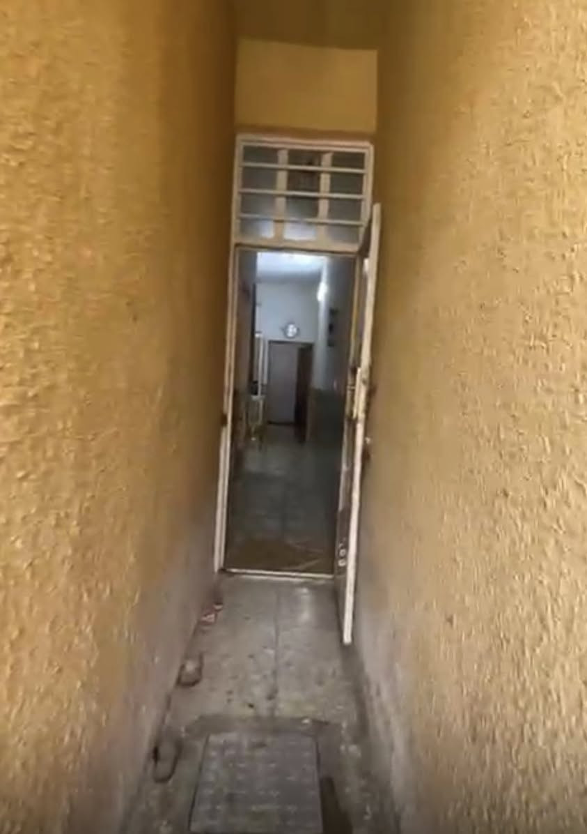 سلام عليكم دار لبيع 100 متر واجهه5 نزال 20 طابو صرف زراعي سند25  نهايه الضغط بيت نضيف شغل درجه اولا امانته الله او رسول طابق واحد كامل السعر 80 او بي مجال  رقم ***********
