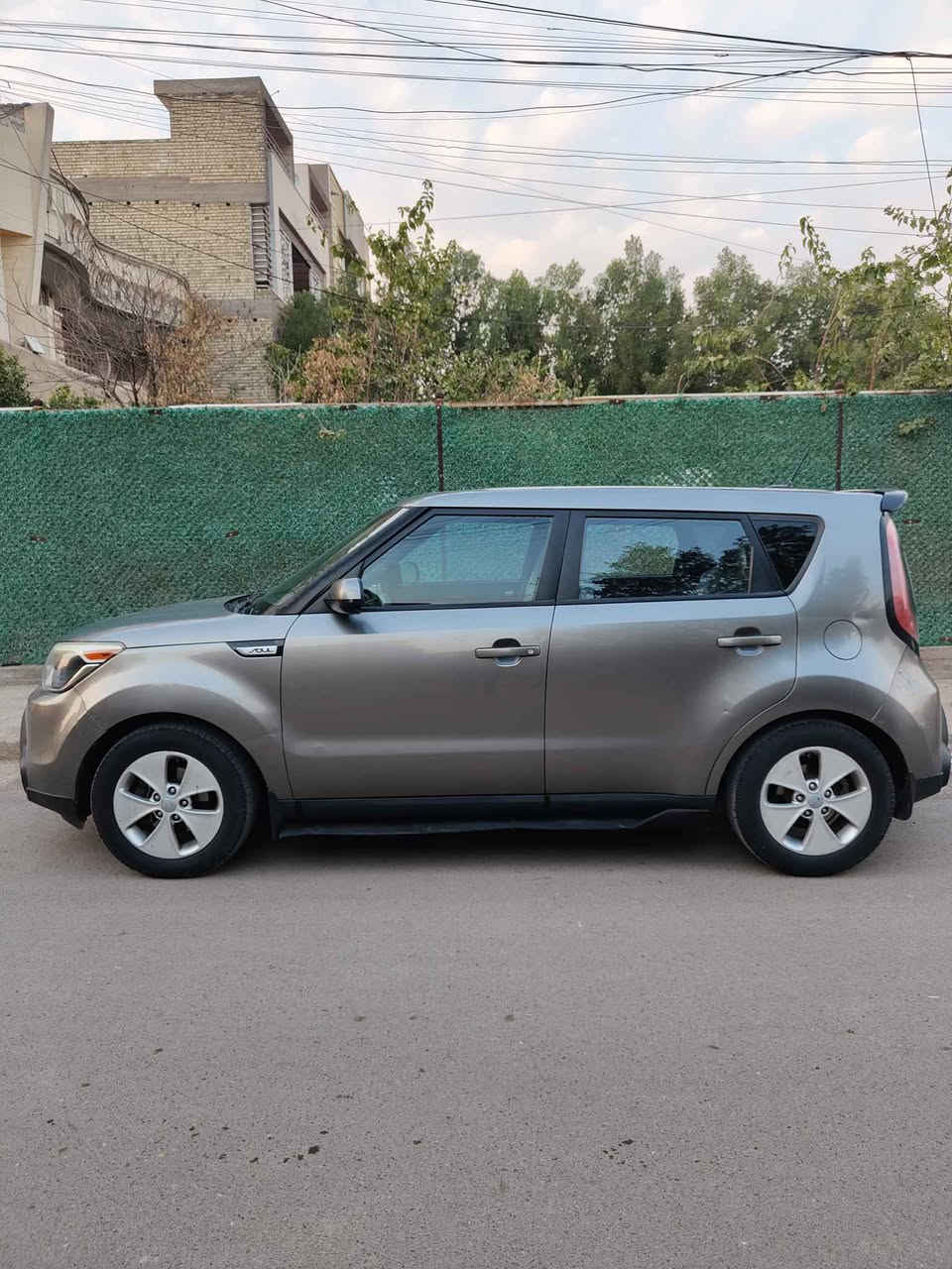 كيا صول 2016 للبيع 
رقم بغداد 
محرك 1600 
وارد امريكي الضرر بسيط جداً 

موجود الها سنوار عدد 2 والصور
حادثها بسيط بامريكا فقط
اما بالعراق مجرد شخوط

سويج عدد 2 بلادي 
مغلف كل الارضية والصندوك جلد ثقيل
وضعيات قيادة متعددة 
Normal - Eco -Comfort - Sport
مثبت سرعة

بدون قطرة صبغ
بجم كبس بدون ضرر
ماشية 92 mi

فقط قطعة وحده تبديل (باب) 
بدون سيرفس بدون عطل جاهزة من كل النواحي ربع ماتصرف عليها فقط
بيها صوت جكجكة خفيف من المحرك لاكن كلشي مابيها ترايها للبصرة مرجع
العنوان بغداد البلديات 

***********
*********** بغداد, العراق
