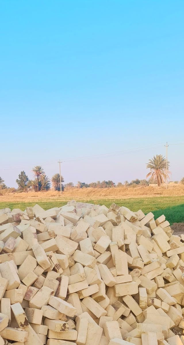 السلام عليكم  طابوق للبيع الكوت  ***********.  ***********
