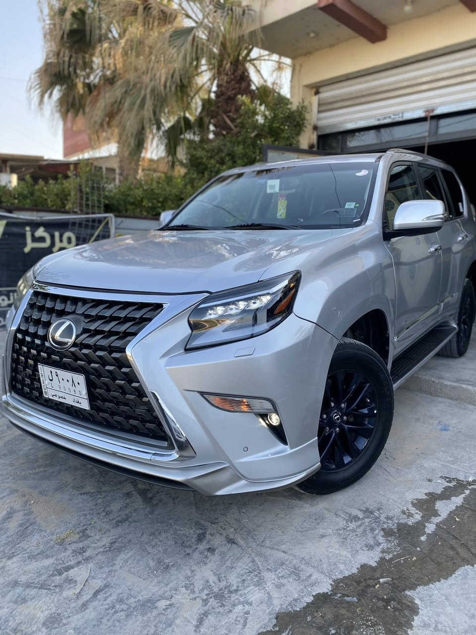 السلام عليكم. لكزز برادو موديل 2019 وارد امريكي حادث بسيط جدا صور الحادث بالمنشور مواصفات فول اعلى فئة 
رقم بغداد مميز السعر 297$ وبيها مجال للاستفسار ***********
