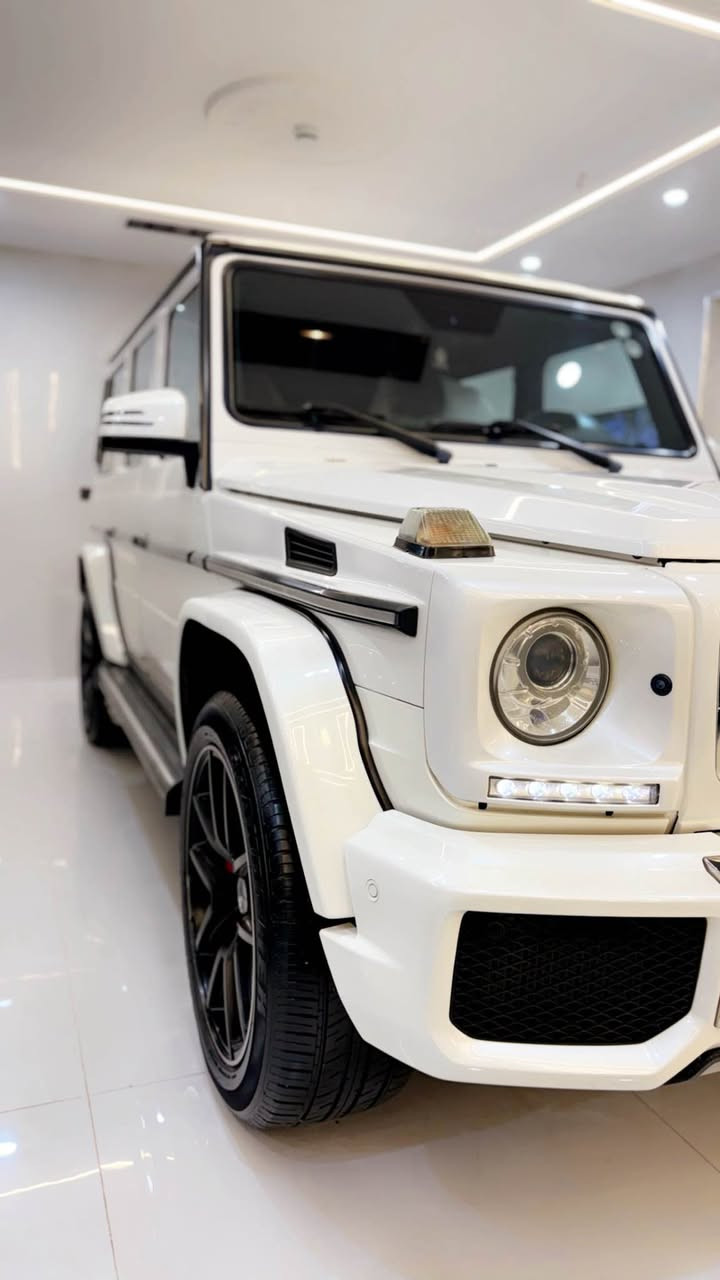 � فرصة لا تعوض – 
Mercedes-Benz G 63 AMG
 🔥

موديل 2016
ماشي 67,000 الف فقط (استعمال خفيف)

لون أبيض لؤلؤي
وارد خليجي

💪 محرك 5.5 V8 توين تيربو – 563 حصان
🚀 عوادم جانبية AMG بصوت رياضي مميز
🎯 رادار أمامي مدمج داخل الدعامية
🛋 كشنات حار / بارد   جلد فاخر بحالة ممتاز
☀ فتحة سقف
📷 كاميرا خلفية + حساسات أمامي وخلفي
🛞 رنكات AMG سود + كليبرات حمراء
 نظام صوتي فاخر Harman/Kardon

✨ السيارة جداً جداً نظيفة – استخدام شخصي – جاهزة للفحص بأي مكان
🚨 سيارة بهالحالة والممشى نادره بالسوق

📍الموقع: أربيل
📞 ***********
💰 السعر يُذكر عند الاتصال (للمهتمين فقط) أربيل, العراق
