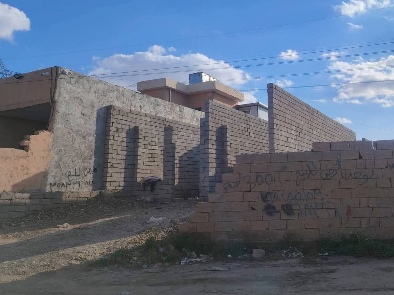 سلام عليكم هيكل واجهيه 6 ونص/نزال 20  عل شارع الفرسان الرئيسي مقابيل اسواق الياسمين 
الرقم/***********
اسيا/***********
