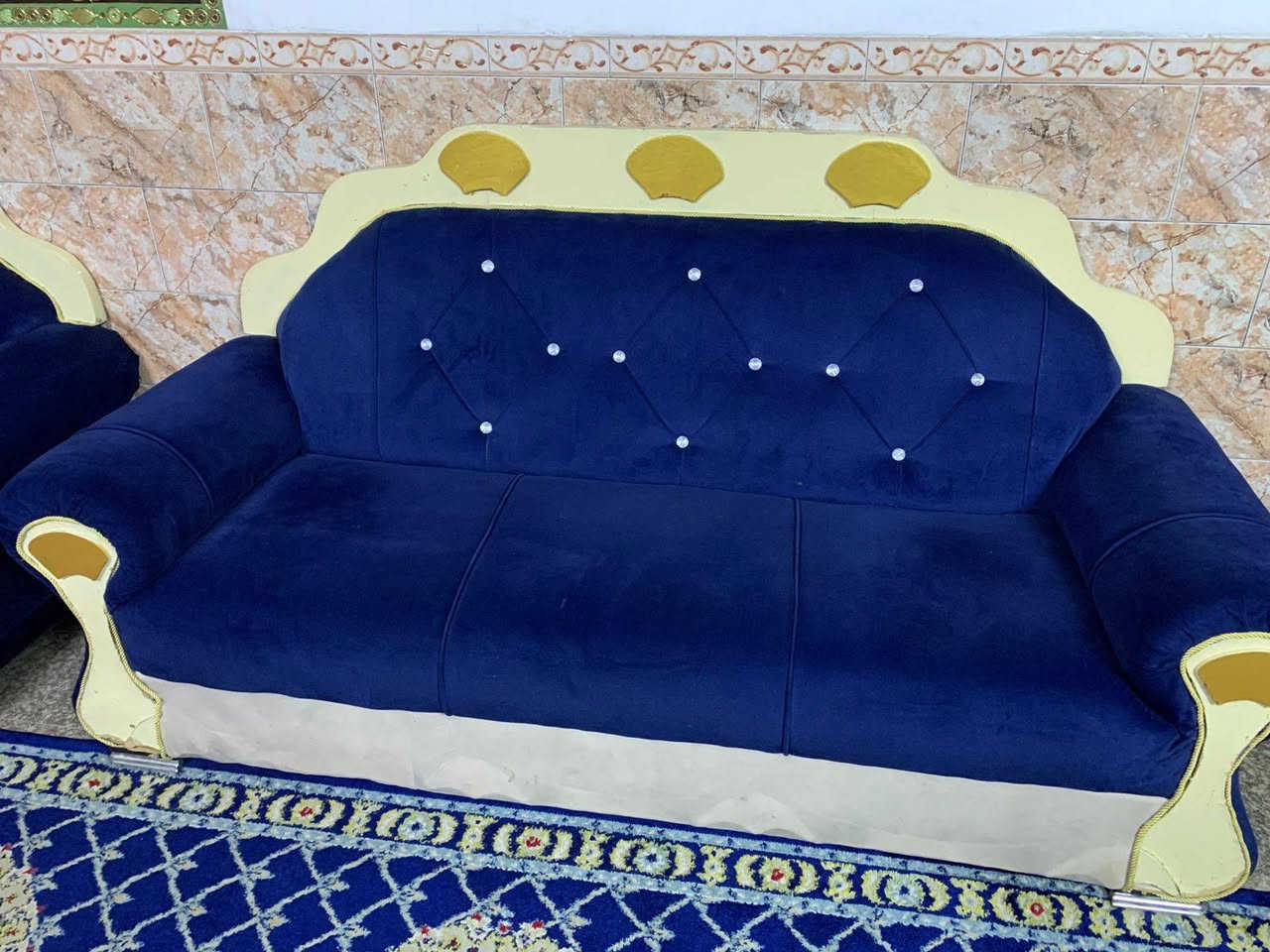 تخم ملكي مابي اي ضرر 10 مقاعد ب300 وبي مجال بسيط العنوان بغداد مدينة الصدر ***********
