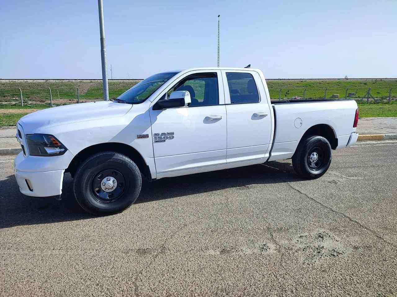 للبيع فقط بسعر مناسب جدا جدا جدا 
دوج رام كلاسيكي.  موديل 2023
💸 سعر  200 ورقه   ***********
كلش نضيف.  ماشي 43الف مايل 
رقم سليمانيه بسمنا كلها جديد 
كير محرك تبريد كهربائي كلها بشرط 
من دعامي للدعاميه بشرط 
ضرر سياره دعاميه فقط 
بدون صبغ بيها مكانين تعديل بارد فقط 
سياره جاهز دينار مصرف مابي 
محرك هايمي 8سلندر حجم 5700
عنوان كركوك شراي اتصل 
***********
