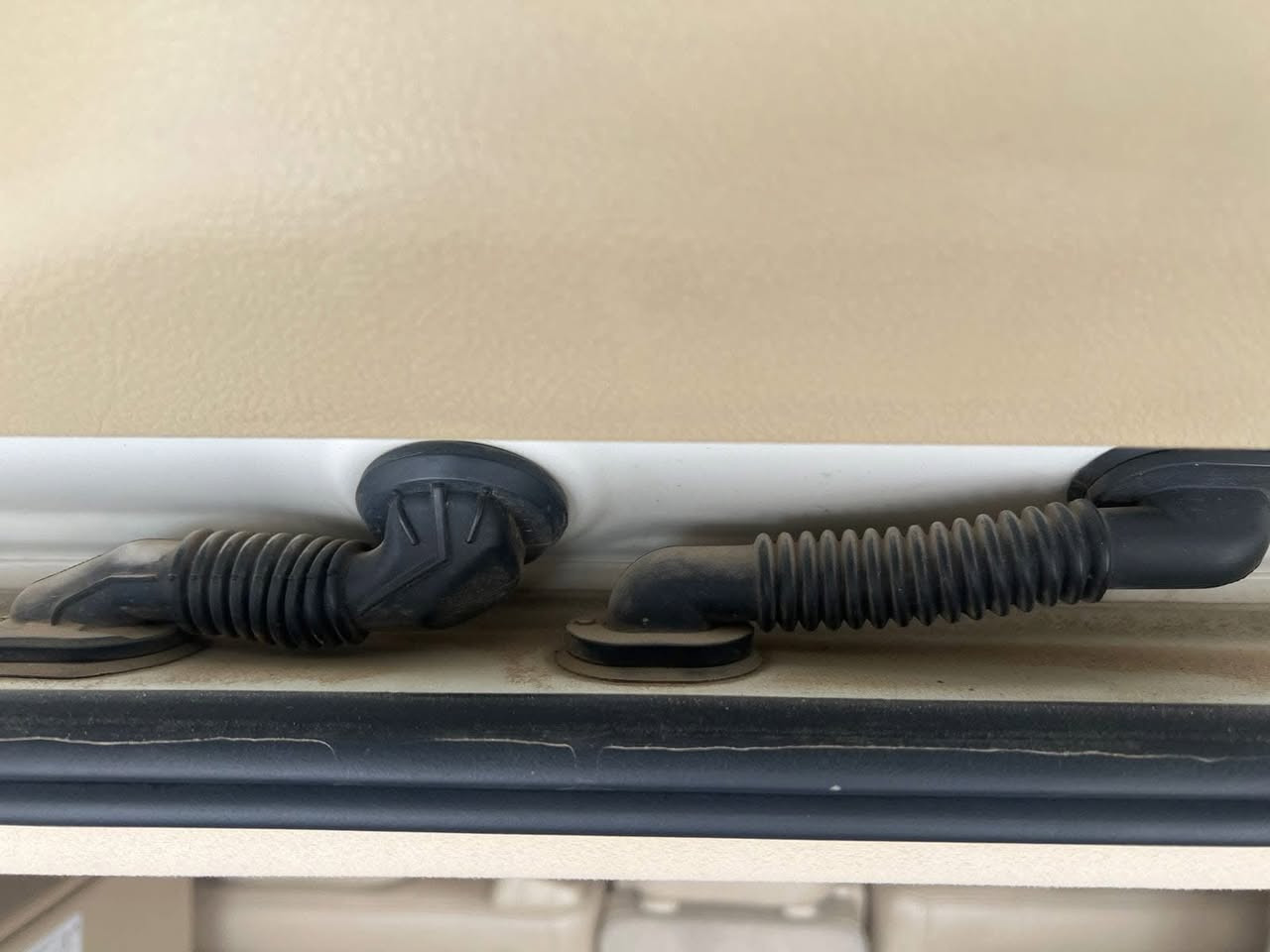 لاندكروزر 2017 | ماشي 46 ألف كم فقط

السيارة كانت مهمولة وتم عمل لها عناية كاملة بالتفصيل:
 • حمّام كامل مع تغليف نايلون
 • بوليش وتشميع بأرقى نوعية
 • تبديل الشاشة التجارية وإرجاع الشاشة البلدية الأصلية
 • تبديل قيطان الدعاميات الأمامية والخلفية
 • تبديل مكان الأقداح المكسور بقطعة تفصيخ أصلية
 • تبديل جلد مقعد السائق فقط (المتضرر) بجلد شركة نفس اللون
 • صبغ الهوك الخلفي
 • تفاصيل ونواعم أخرى كثيرة

ضمانات:
 • ضمان عدم فتح السيارة
 • ضمان عدم كسر أي قطعة بلاستيك
 • ضمان عدم وجود رطوبة أو تعفّن
 • ضمان عدم اشتعال أي لمبة في الدشبول

📍 الموقع:
المعموري لحمّام السيارات
ديالى – بعقوبة – منطقة أم العظام - مقابل جامع سيد ابراهيم 

📞 للاستفسار:
***********
***********
