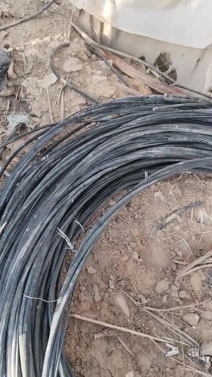 كيبل مناسب يعني ضفيره ابو ال 120  تواصل على هذا الرقم  ***********
