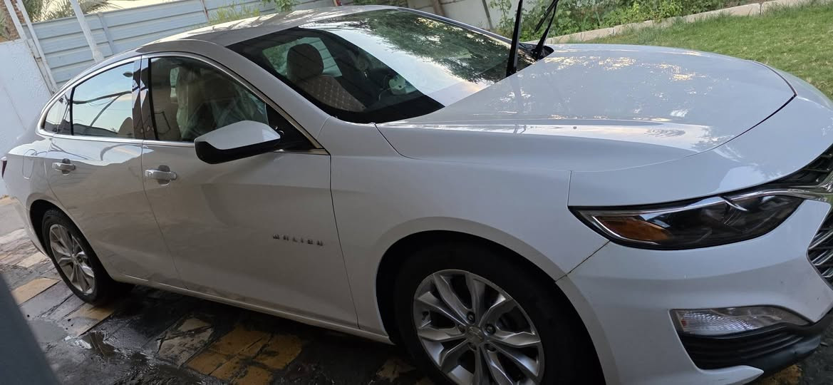 ماليبو LT
وارد امريكي محرك 1.5 turbo
موديل 19 لون ابيض رقم بغداد
حادثها بسيطة طخة بالجاملغ من جهة السايق مصبوغ وايضا شوية من باب السايق فقط صبغ مباوك لون والباقي كلة مكفول والحادث بالصور واضح جدا
السيارة ما شاء الله جديدة وماشية 68mil
بصمة تشغيل و أبواب وجنطة 
وشاشة وكامرة 
وايضا بطارية وتايرات وادامة كاملة مسويلها مناقصه شي فقط صدرها ٧٠ بالمية
السعر ٩٨ ورقة
مكاني بغداد عويريج
رقم الهاتف ***********
