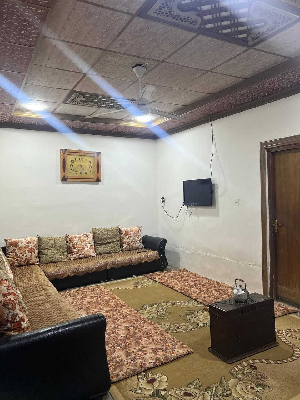 بيع مستعجل دار 200م طابوا، شارع 20،حي الزوراء55 فرع قاعة الشهداء.
تفاصيل البيت:-
1️⃣الطابق الأول/ نقص سيراميك فقط، يشمل؛ 
(2 غرفة نوم +  هول كبير + استقبال كبير + مطبخ حار وبارد سيراميك + كراج + محل او أسواق كبير +صحيات سيراميك داخل وخارج).

___________________

2️⃣الطابق الثاني/ بناء حديث فول سيراميك ويحتوي على منظومة دكت يشمل؛ 
( 2 غرفة نوم كبيرة ± هول + مطبخ + صحيات + مخزن كبير)

🛑 السعر مراسلة الخاص 
واتس اب *********** ☎️
