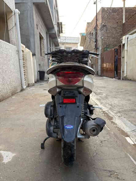 السـلام عليـكم
دراجه (PCX) ياباني
محرك 125 موصفات 150
ماشيه77 الف
موديل 16
حساس زدحام 
ســتاان كهربـائي
السعر  1550 الف وبيـها مــجاال بسيط***********
