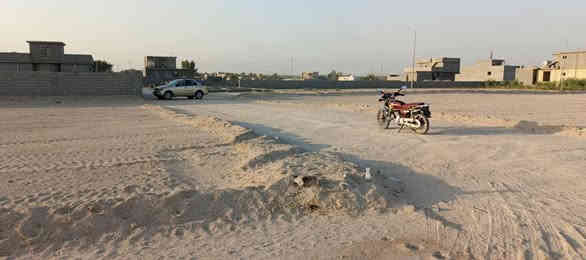 قطع اراضي للبيع مساحه القطعة 420متر مفصلات ماء و كهرباء و داير كله سكن مكان ع شارع العام قرب ملعب الخماسي الشهابي 

للستفسار *********** متوفر واتساب
