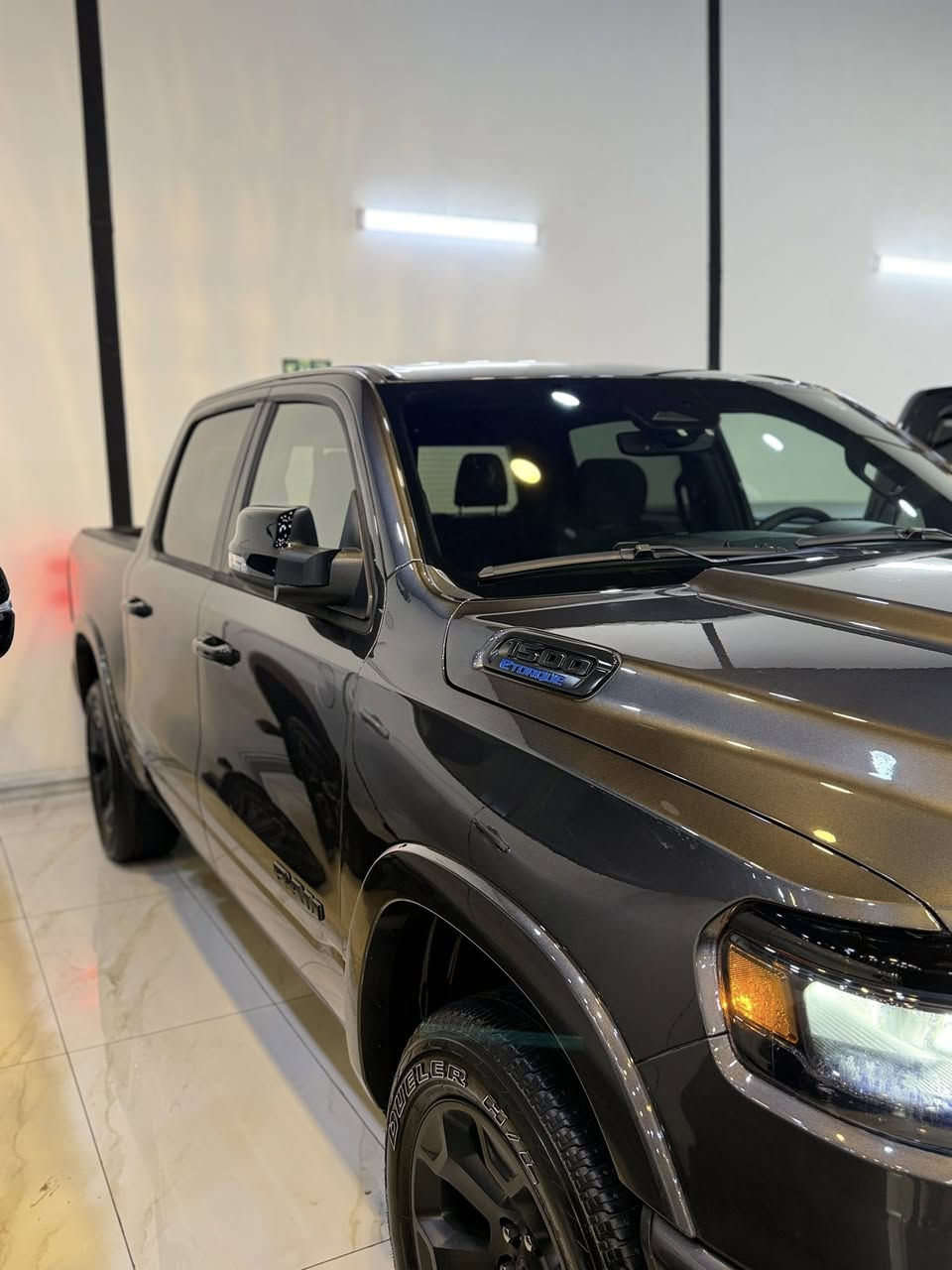 سلام عيلكم

2025 (RAM 1500 big horn) - ملك الطريق

ماشي- 1700mil

اللون الخارج: نفتي (Diamond Black Crystal)

​✨ أبرز المواصفات والمميزات:

​المحرك: محرك Hurricane سعة 3.6 لتر Twin Turbo (قوة جبارة واستهلاك وقود أفضل).

​الشاشة: شاشة لمس و تيسلا عملاقة مقاس 14.5 بوصة تدعم

 Apple CarPlay و Android Auto.

​النظام الصوتي: نظام صوتي Alpine فائق النقاء.

​الراحة: مقاعد (تبريد وتدفئة)، فتحة سقف بانوراما واسعة.

​الأمان: رادار، تحديد مسار، كاميرا وحساسات أمامية وخلفية.

​الإضافات: جنوط مقاس 20 إنش، إضاءة LED كاملة، وعتبات

 صعود كهربائية.  رقم كاتي مكان السيارة اربيل

  للاستفسار عن السيارة والسعر  اتصال على هذا الرقم

 ***********   ماموجود بالخص ***********.  

سحر ٣٤٠ بية مةجال

رقم شانصي
1C6RRFFG0SN714390
