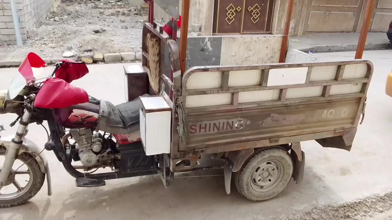 السلام عليكم ستوته للبيع شرط شاصي ومحرك والكسن وكير  منفيس نضيف مكاني موصل حي الانتصار السعر مليون250 بيه مجال لتواصل ع رقم المبايل ***********.....*********** او ع خاص
