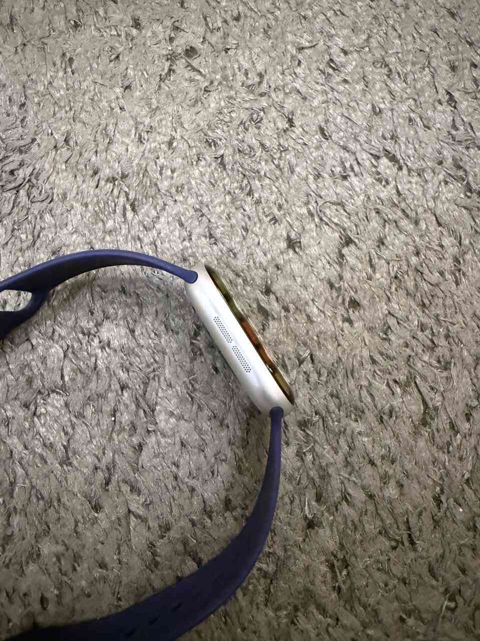 السلام عليكم
للبيع Apple watch الجيل 10 حجم 46 
بطاريه 100 بيها شخوط ناعمه ممأثره 
وياها كيبل اصلي فقط السعر 350 نهايتها
مكاني شارع فلسطين


**إذا كنت صاحب هذا الإعلان وتريد حذفه لأي سبب، رجاءا أرسل رسالة إلى الدعم الفني**