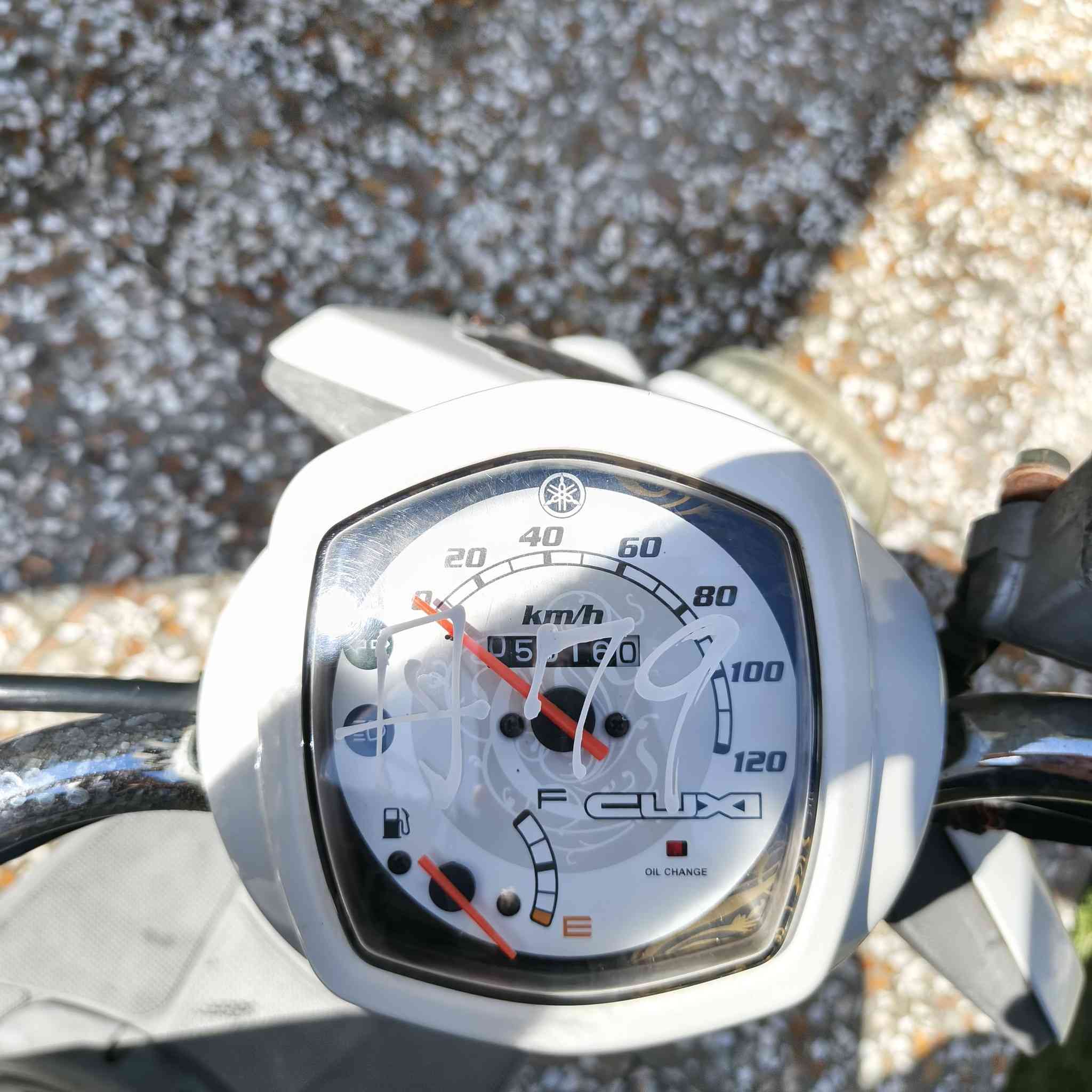 بوليس 2008جديده بمعنى الكلمة
ختم مكينه وكفرات وداخل وشاصي 
ماشيه 5900 خمسة آلاف وتسعمائة فقط 
مكفولة كفاله عامه طالعه من الوكيل 12/27صارله شهرين 
مكاني الحله نادر الثانيه ***********
ب 1100 مليون وميه وبيع مجال
