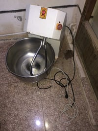 تتوفر ……..👨‍🍳  عجانه (خلاط عجين ) ترهم للبيت وللمخابز نظيفه.. وحديثه.....