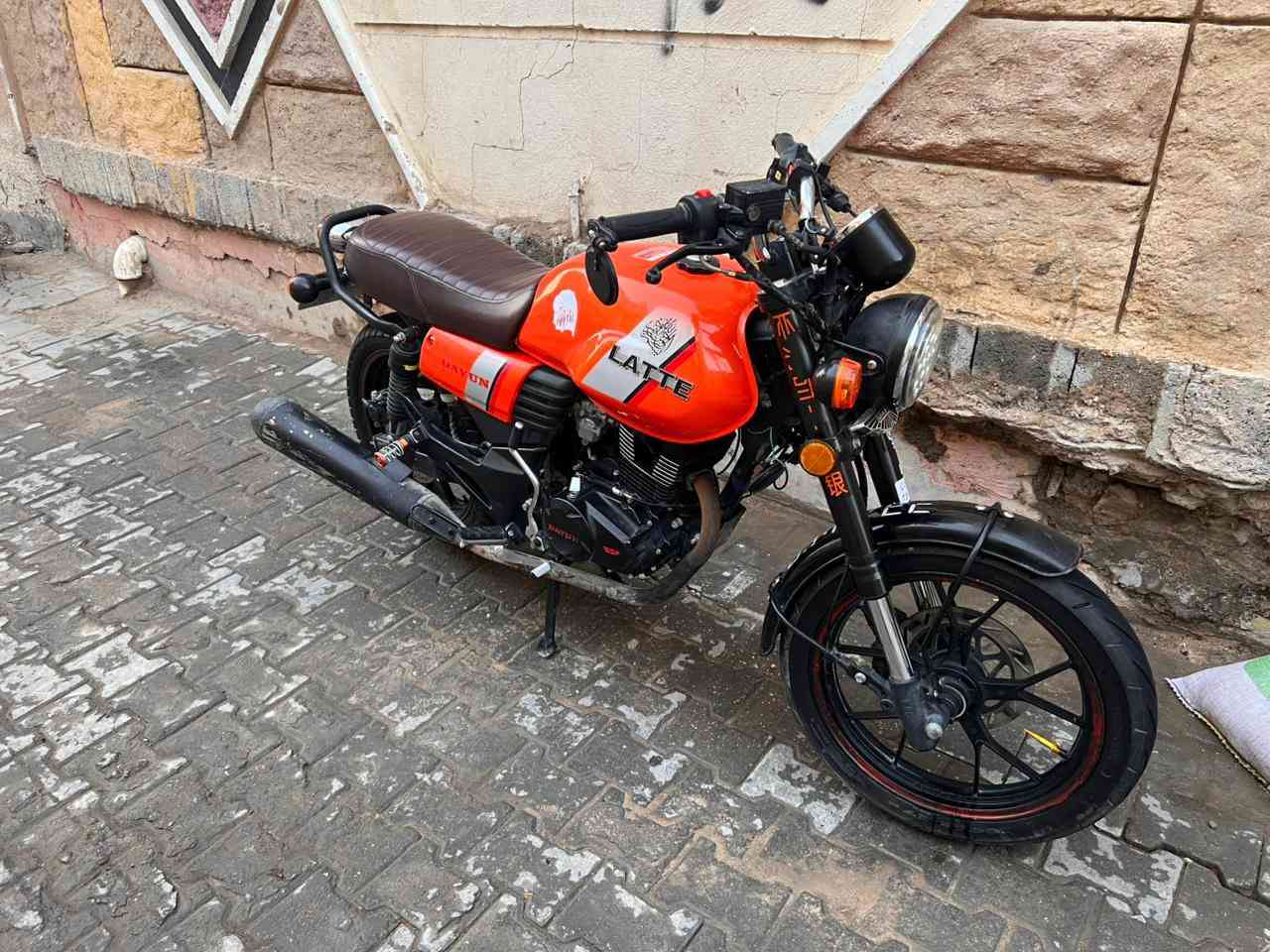 السلام عليكم
دايون لايتي مديل 23 اوراق اصولي 

الدراجه كامله ما بيها اي نقص 

الدراجه ما مفتوحه اي استفسار 

اتصل  ***********

المكان : كربلاء حي البلديه
