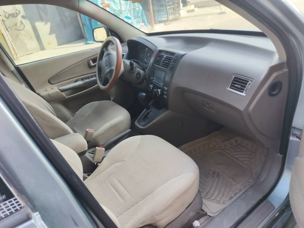 توسان خليجي موديل2009(السعر83)
(‏‪***********‬‏)
كفاله مكينه وكير بيها ضربه بل جاملغ خلفي ومصلح بارد
حداديه جديده تخم تاير جدد
تبريد شغال كهربايات كلها شغاله رقم بصره نكليزي السنويه لغاية 28عنوان السياره البصره‏‬‏*********** البصرة, العراق
