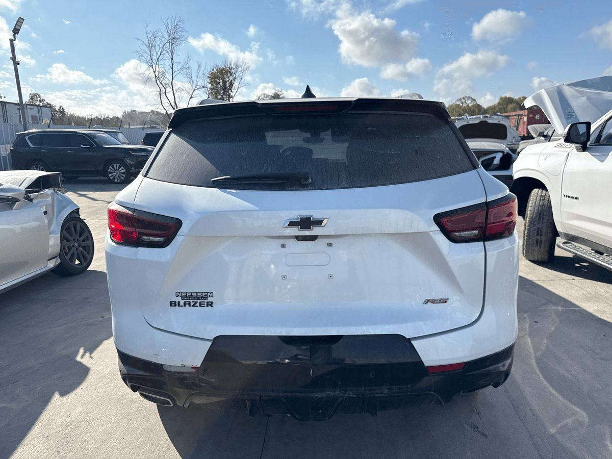 بلايزر RSفول مواصفات لون صدفي والقماره اسود عدا الفتحه لونينن توكولر توويل موديل 24 شهداء  باسمتا الشهيد اخويه مرقمه كربلاء  تبديل فقط باب الخلف السائق لود اسود نصبغ والباقي كفاله السعر 275تلفون***********
