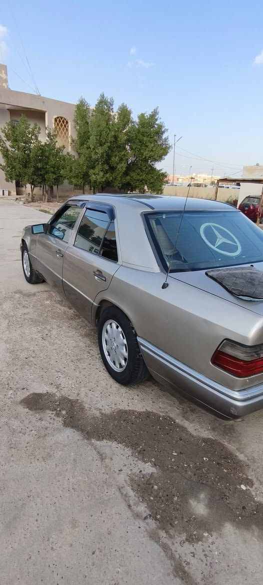 السلام عليكم  مارسدس دب رقم بغداد سنويه ب اسمي موديل 86 محدث 92 ..محرك بطه 3000  لاتنقيص ولاتبخير كير استاركس كهربائي قبل فتره شديته ....تبريد ثلج دواخل نظيفه  حداديه حلوه سياره ناعمه وخفيفه بالمشي .سياره مصبوغه اكيد  قواعد دبلاد بلاديه..فقط الدوسات بيهن خياس من اشتريتها  اني سويتهن..لان السياره رتبت بيها شغلات بسيطه ..سياره صراحه حلوه مال جناي الله شاهد   وتجي وتشوف بعينك ...السعر رايدها  60 .واذا اكو مراوس بسياره اقل سعر اراوس مع الفرق... محتاج فلوس بارك الله بيكم ..رقم موبايل *********** مكاني ناصريه رفاعي..
