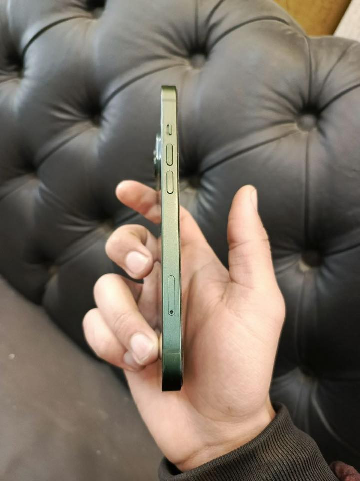 ايفون 13 عادي نضافه فول نورمال.           بطاريه 95 ايكلود شغال .  *********** للتواصل
