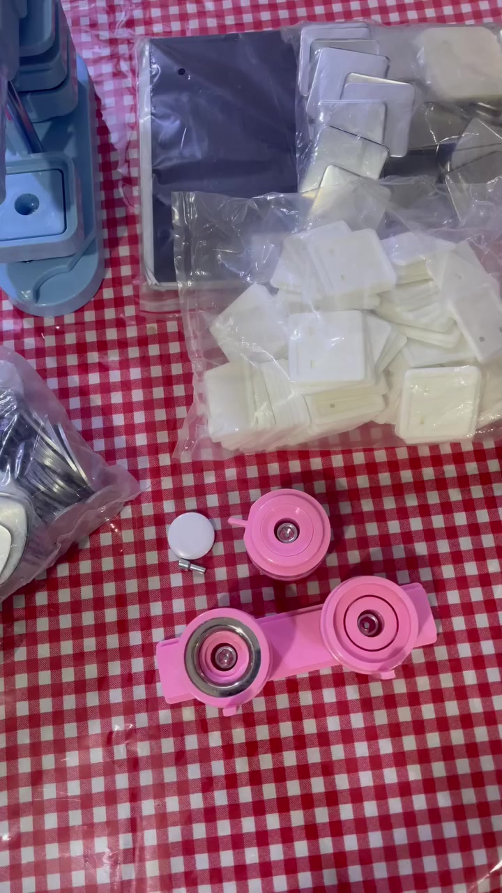 السلام عليكم ، للبيع كتر + ماكينة صنع أزرار ومغناطيس للثلاجة مربعة
السلام عليكم ، للبيع كتر + ماكينة صنع أزرار ومغناطيس للثلاجة مربعة  

١. قاطعة كتر للستيكرز والفينيل 
Cutter plotter mycut  30 cm  
مع كامل ملحقاتها كما موضح بالفديو + ٩ ابر اضافية + حصيرة جديدة ممستخدمة
استخدام الجهاز ٦ اشهر فقط 
(الجهاز صاير بي اصفرار شويه لان جنت استخدمه يم شباك ف البلاستك اتغير لونه )
 رايدته ب٣٥٠ الف قفل
ماخذتها من مكتب الريان بالمتنبي وتكدرون تتأكدون من الاسعار
ممستعجلة على بيعتها وماانزل من سعرها بدون احراج
وتكدرون اتشوفون شغلها بصفحتي بالانستا @heveensgraphics
(البيع لاسباب خاصة)

٢. ماكينة صنع أزرار ومغناطيس للثلاجة مربعة  50*50
2-in-1 Square Fridge Magnet Button Maker

الجهاز + ١٠٠ قطعة مغنانطيس + ٢ قوالب واحد منهم على شكل قلب والثاني دائري حجم 32+ ١٠٠ قطعة لقالب القلب
الجهاز غير مستخدم فقط جربته
مشتريته من موقع علي اكسبرس 
تكدرون اتشوفون شغله من خلال البحث بالنت باليوتيوب او اي مكان اخر
صار عليه ويه الشحن ب٤٠٠ الف رايدته ب٢٥٠ الف قفل بدون احراج وهو غير مستخدم
تكدرون تتأكدون من سعر الجهاز بالمتنبي


**إذا كنت صاحب هذا الإعلان وتريد حذفه لأي سبب، رجاءا أرسل رسالة إلى الدعم الفني**