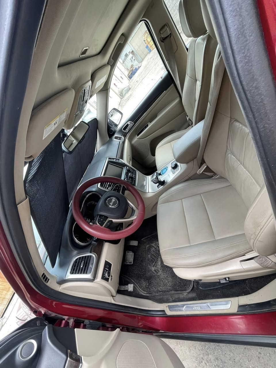 جيب لمتد 14 خليجي
سياره 1 على 1 ميحتاج أذكر 
مكينه كفاله من فتح برغي 
صبغ بنيد بدون حادث بدون أيرباك 
كشرها نظافته 95 
غرفتها جديده 
بانزين عادي بدون دوانز ضمان 
ماشيه 178
بأسمي هزه وارقام جدد 
***********
مكان الكرخ
