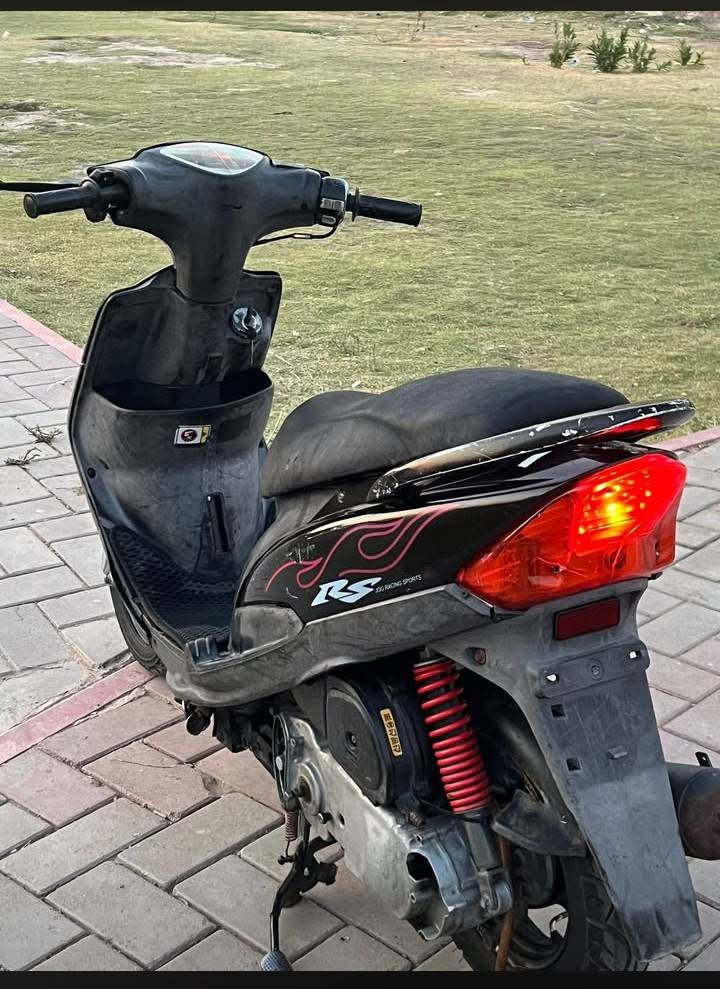 سلام عليكم دراجه ماكس عدله البيع الدراجه بلاديه ما مفتوحه +بيه دبل رياضي امامي+مبدل كابريتر+ الكفرات بلادي 
السعر 575وبيه مجال 
***********

