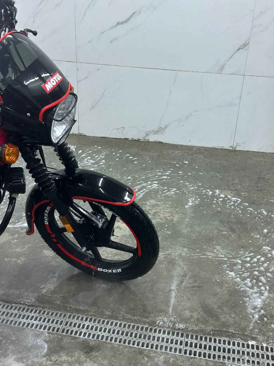 . دراجه بوكسر موديل 2025.
رقمها اربيل باسمي تحويل ثاني يوم
ماشيه 35000. 
دراجه خير من الله رزنه ب شارع. شرط شلعه ومعدل. 
كلشي ممبدل بيها بس واير كلج.
وضايفلها شغلات من يمي محليه الدراجه. 
مكاني بغداد الدوره.
رايدها ب مليونين ونص وبيها مجال حك الجيه. 
اتصال. ***********.
محتاج واريد أبيعها
