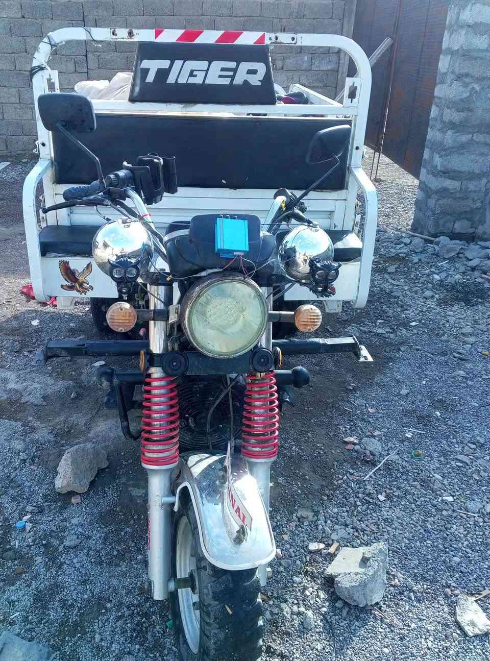 ستوتة اللبيع موديل 23تايكراورجنل شغاله كامله السعر مليون وسبعميه ***********العنوان القيارة
